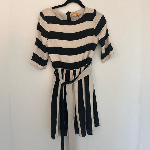 Alice Olivia Stripe Dress Small Black White Button Down Back Silk Tie Waist - Picture 1 of 9